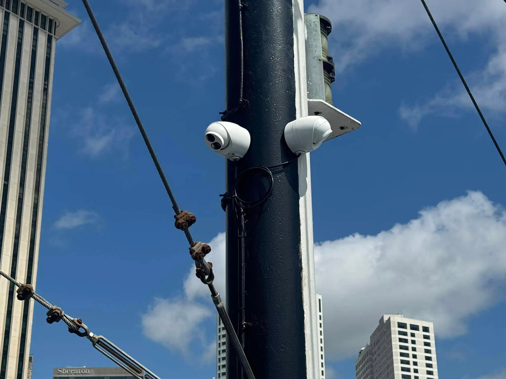 Commercial cameras, screen, or rack on the Westbank: interior wide photo, blue light, brighter toward the bottom.