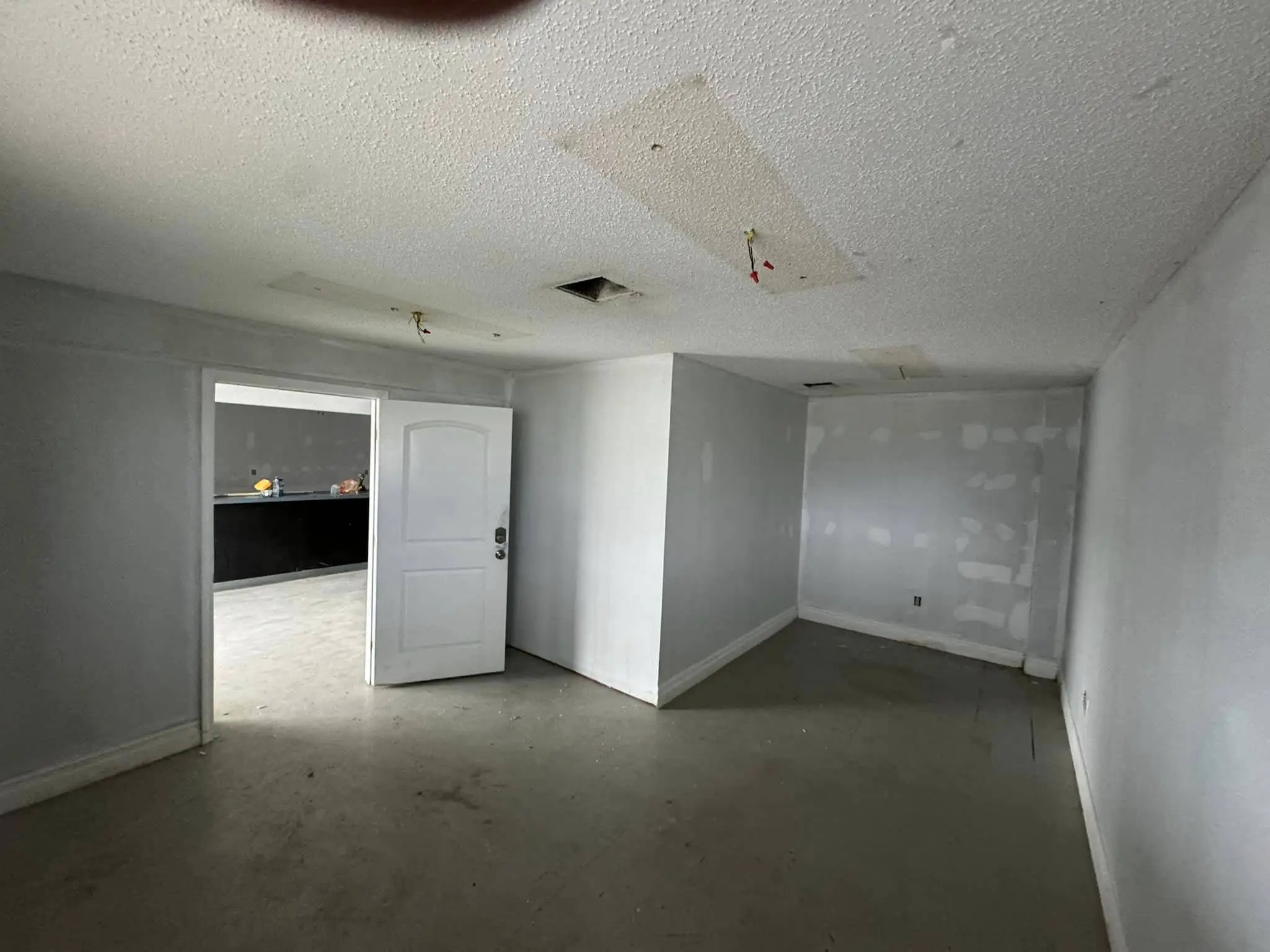 Whole-business audio and video in a Westbank building: interior wide photo, brighter toward the top, photo 7.