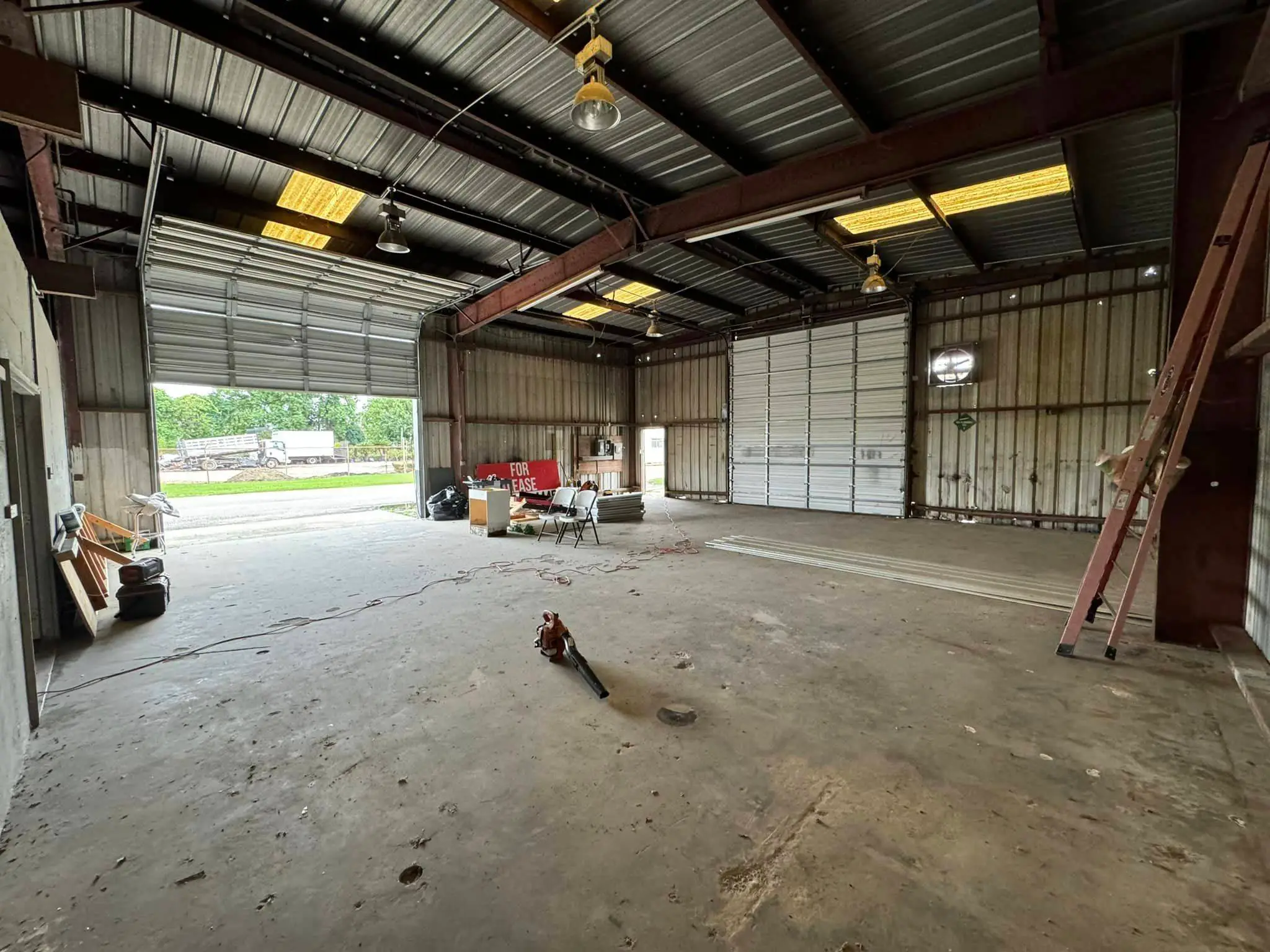 Whole-business audio and video in a Westbank building: interior wide photo, brighter toward the bottom, photo 8.