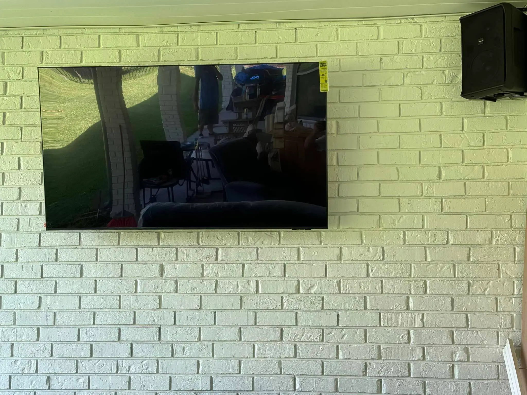 Home theater screen or rack on the Westbank: interior wide photo, brighter toward the bottom, photo 12.