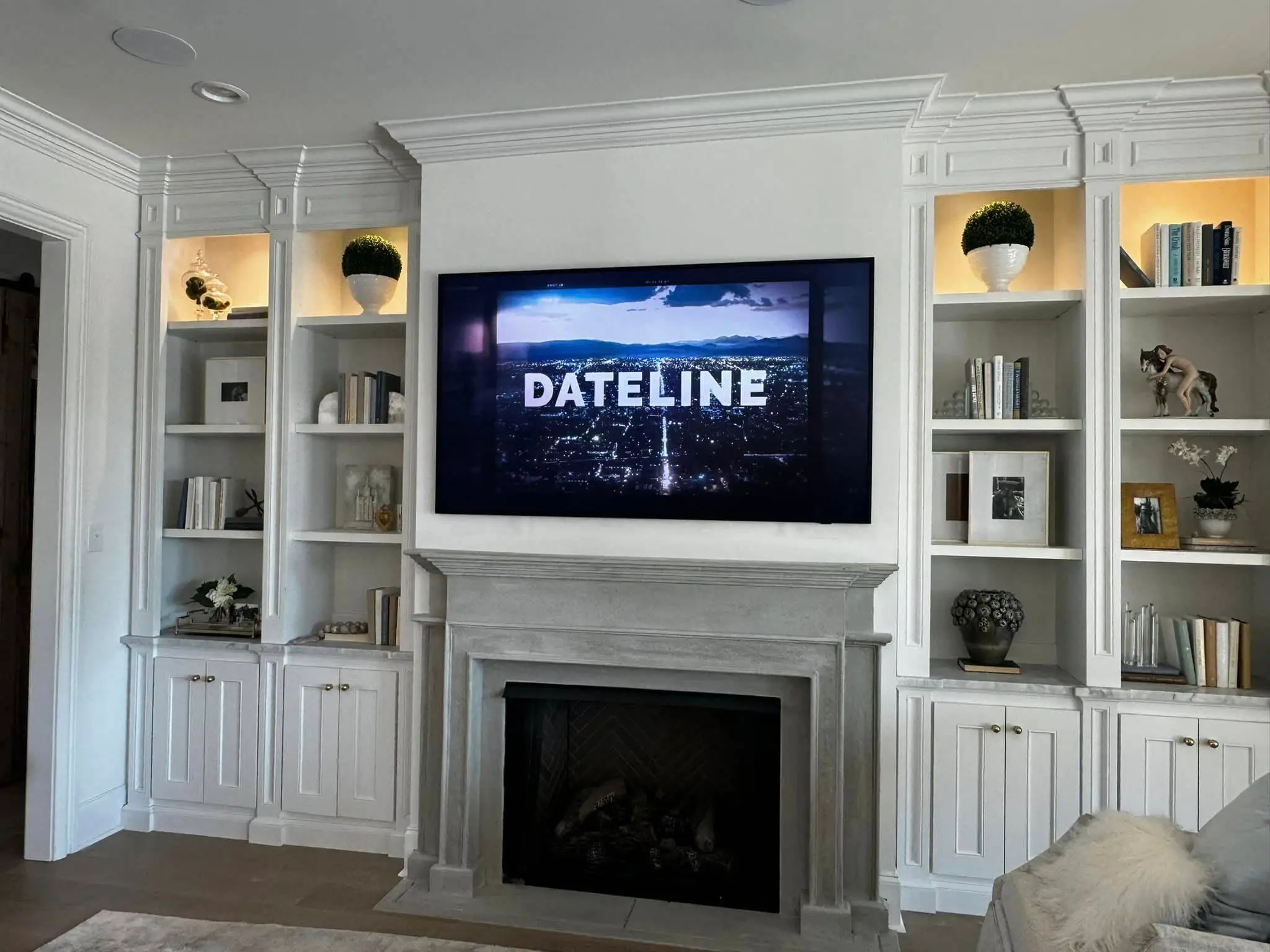 Home theater screen or rack on the Westbank: interior wide photo, brighter toward the top, photo 25.